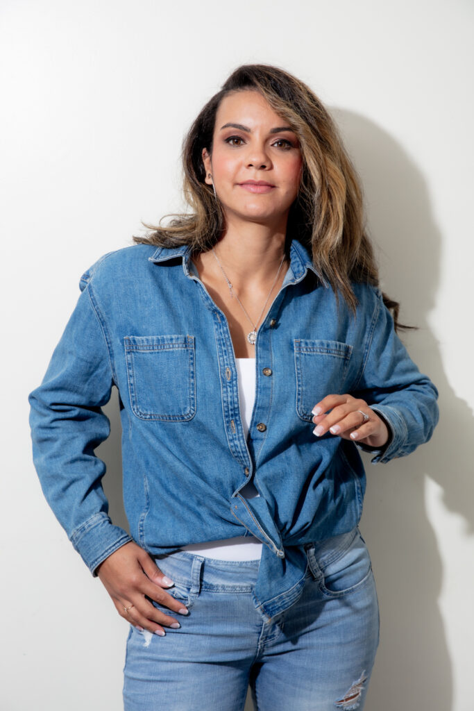 Rebeca Elizabeth — business strategist and systems builder helping entrepreneurs rebuild after burnout